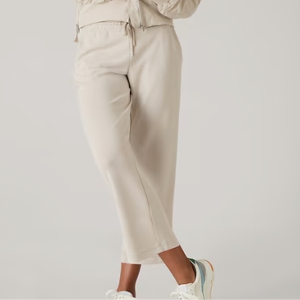 Athleta Seasoft Mid Rise Straight Crop Pants Sz M - Picture 3 of 11